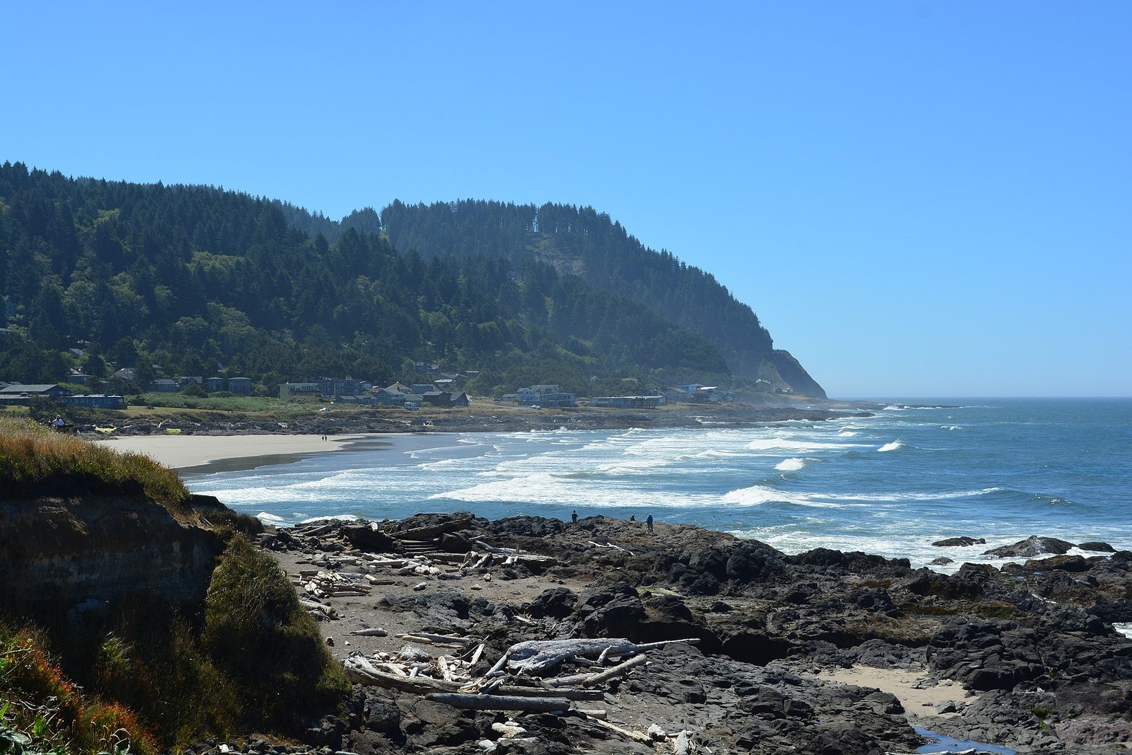 the shoreline toward Cape Perpetua in Yachats, Oregon