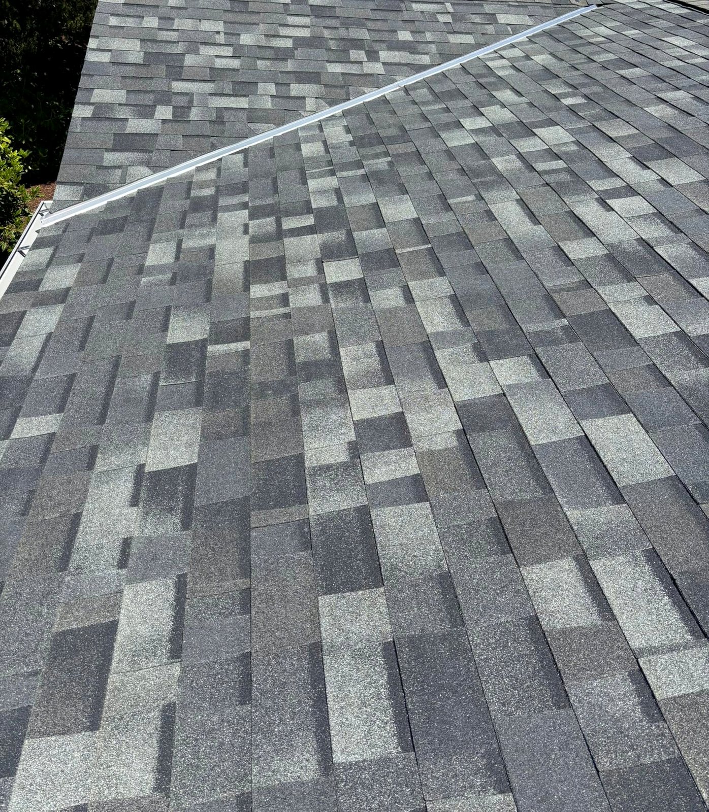 A completed Malarkey Vista architectural shingle roof in Storm Grey by Pacific Peaks Roofing on a Florence, Oregon home
